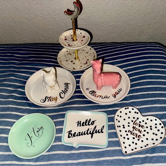 Decorative Ceramic Dish Set with Cute Designs - Picture 1 of 1